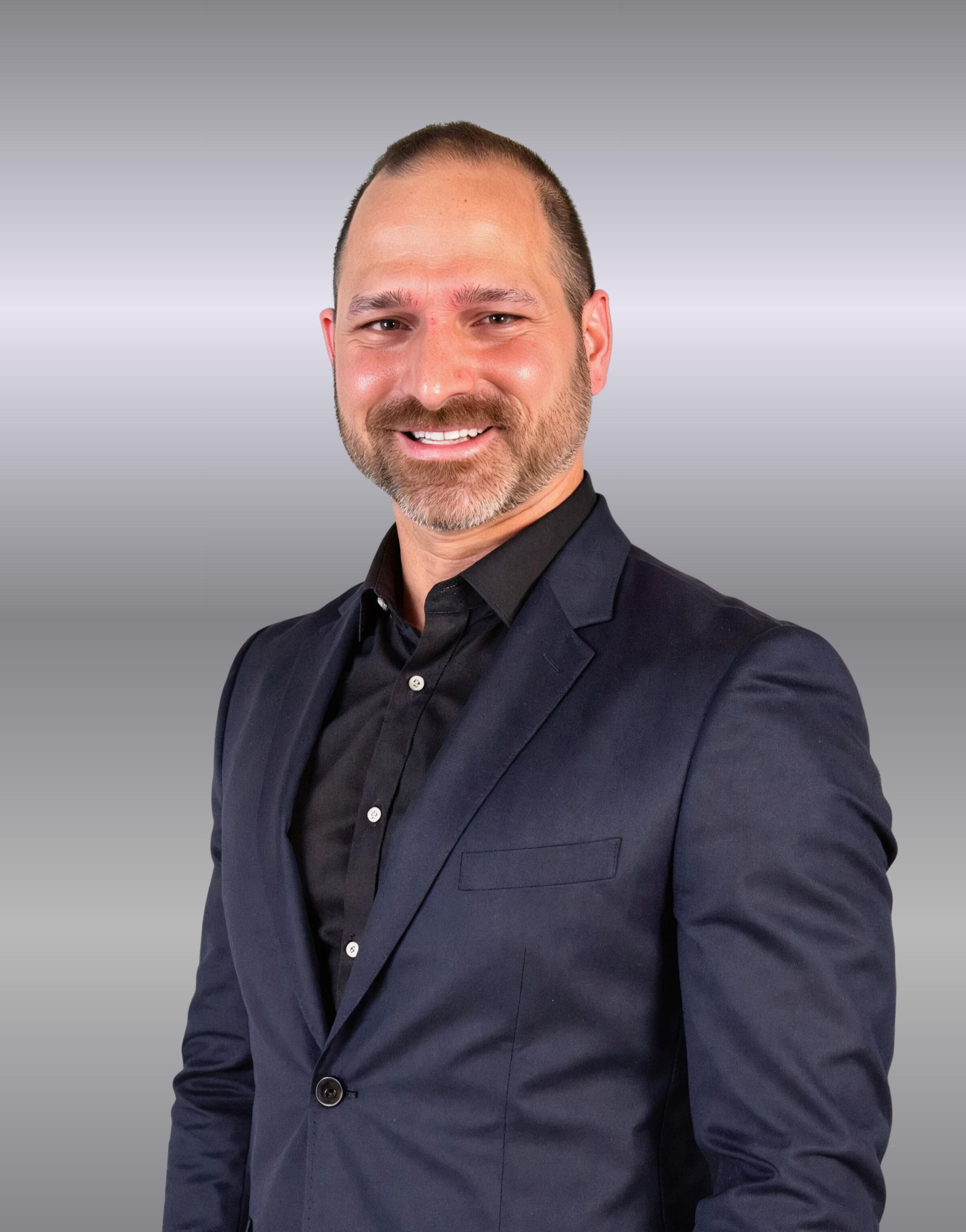 Chris Debayle_Blue Suit_Gradient_1